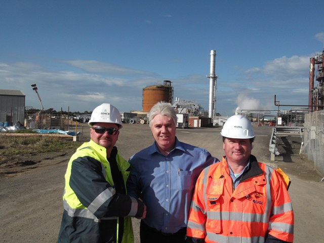 Nick Gordon (L) with Foundation CEO Ted Whitten (c) and electrical supervisor Stu Shuttleworth